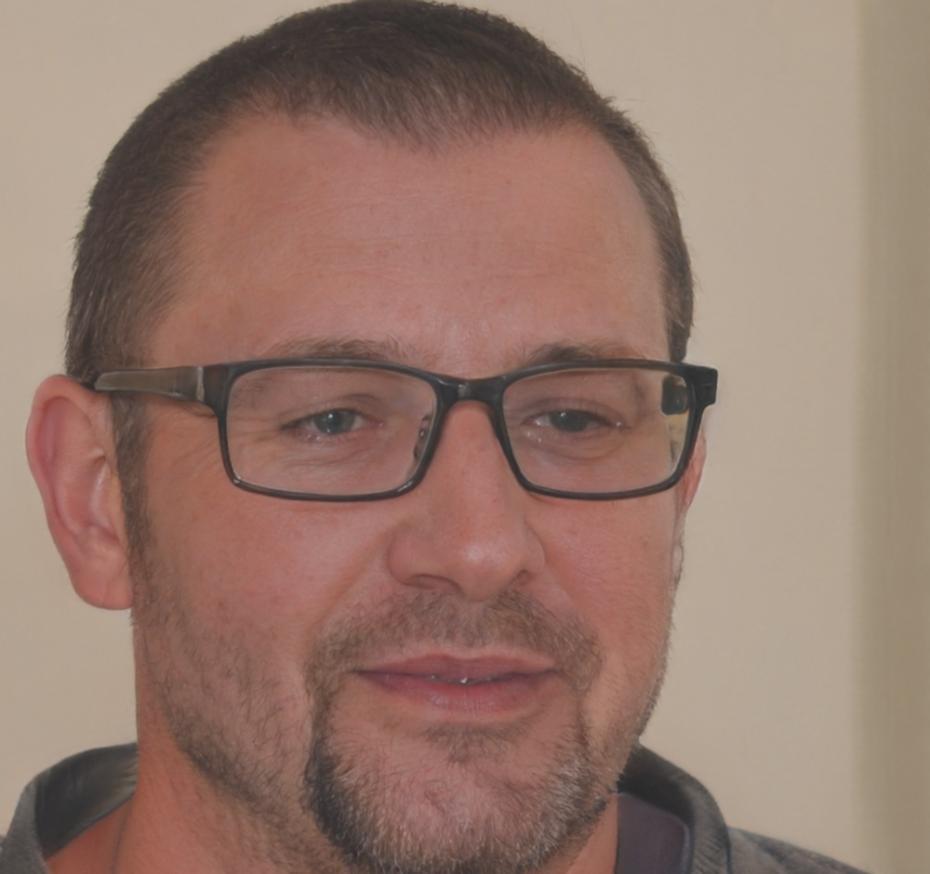 Expert instructor leading business education session